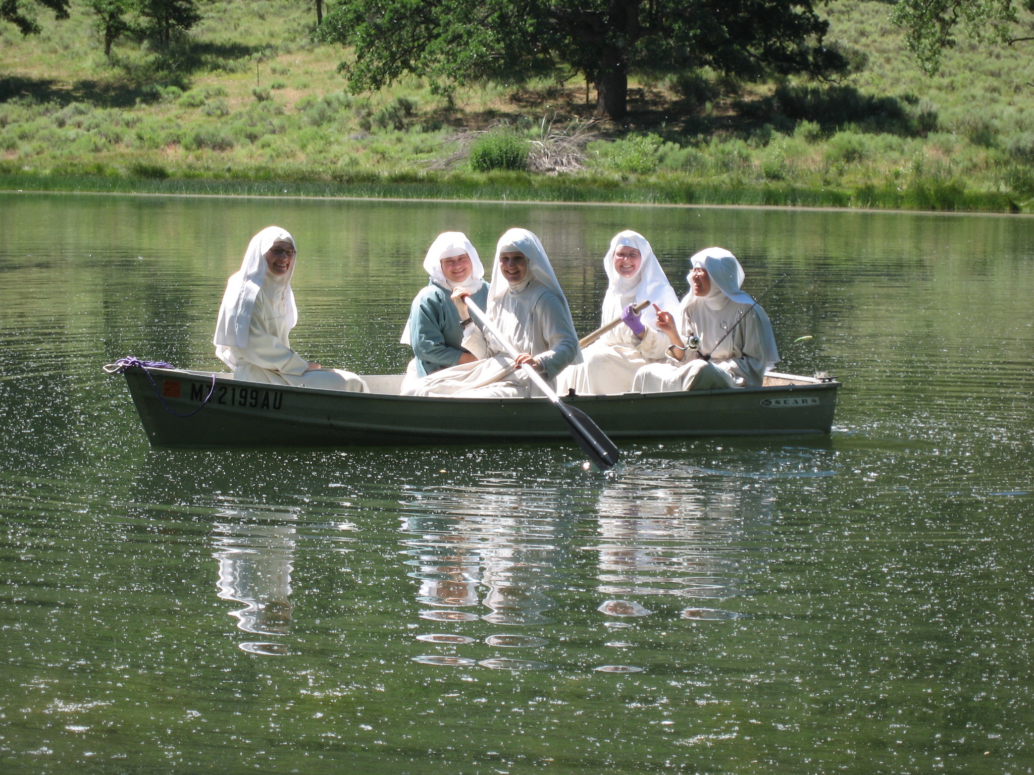 Novice canonesses rowing on the lake.